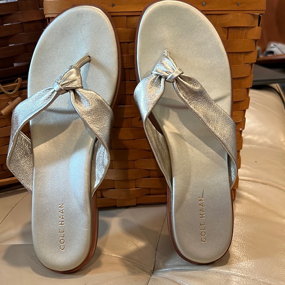 Cole Haan leather gold flip flops NWOT